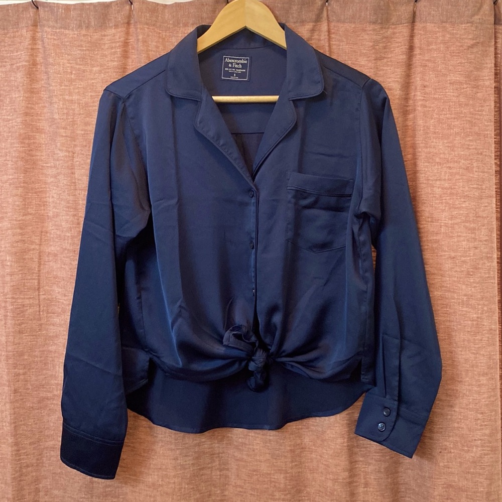 Abercrombie & Fitch Long Sleeve Knotted Buttondown Blouse Top